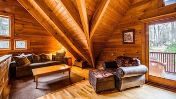 Una Smart TV, una chimenea, un reproductor estéreo