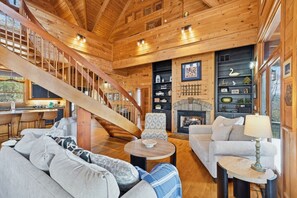 TV connectée, cheminée, chaîne hi-fi