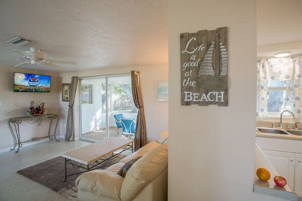 Smart TV, books - Sarasota Home in the Gulf gate neighborhood 5 minutes from the beach (Sarasota)