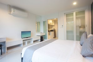 In-room safe, soundproofing, bed sheets - Sunset Seaside Beachfront (Wichit)