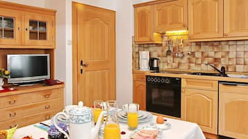 Apartment, 1 Bedroom | Private kitchen | Coffee/tea maker, electric kettle