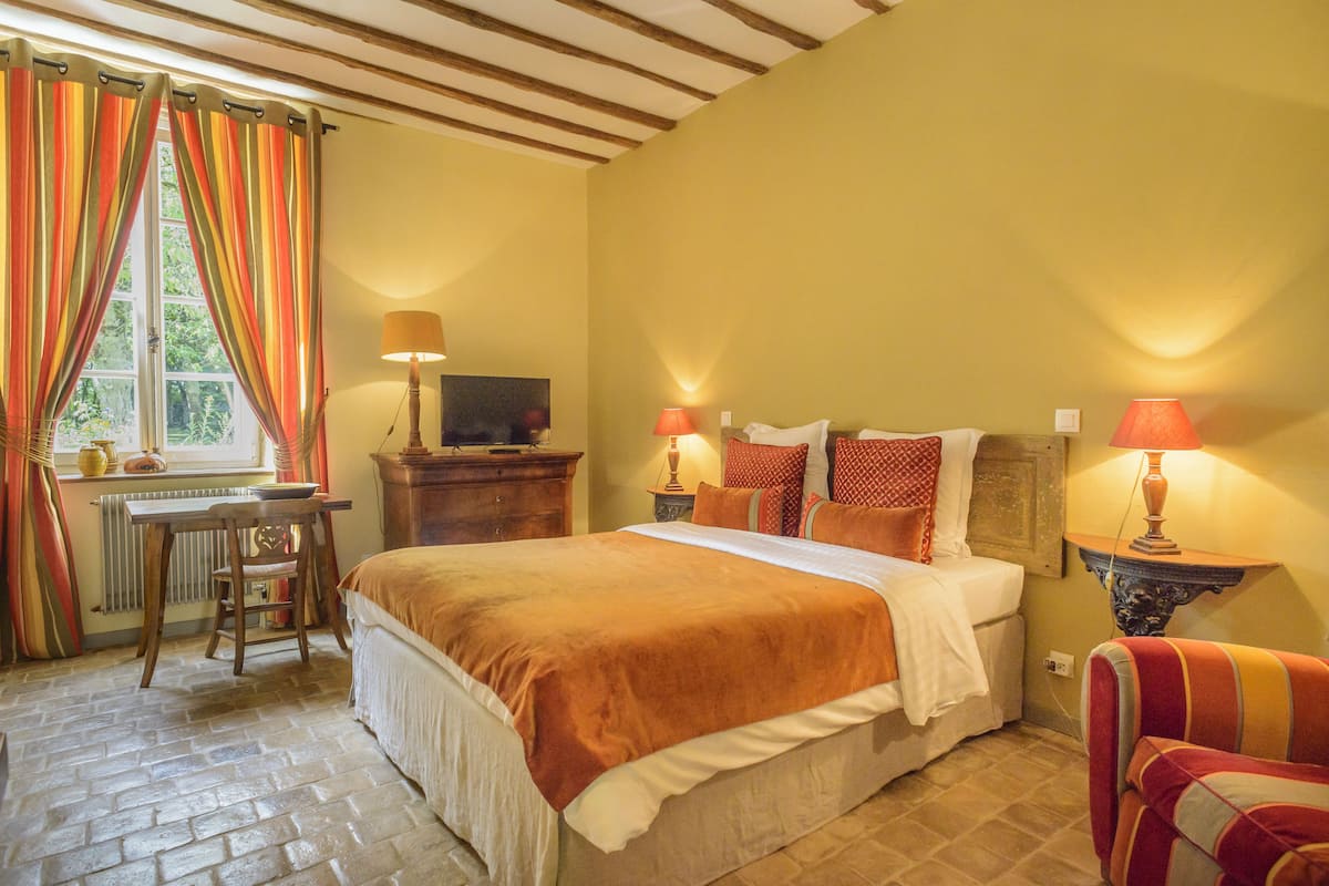 Habitación doble (Safran) | Ropa de cama de alta calidad, escritorio, sistema de insonorización
