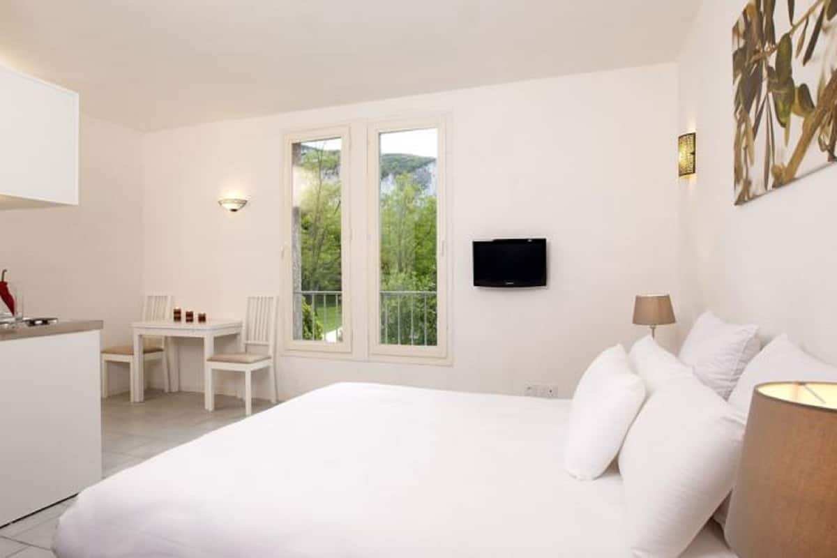 Classic Studio | Living area | TV