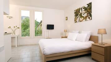 Classic Studio (studio 3 personnes) | Individually decorated, individually furnished, desk