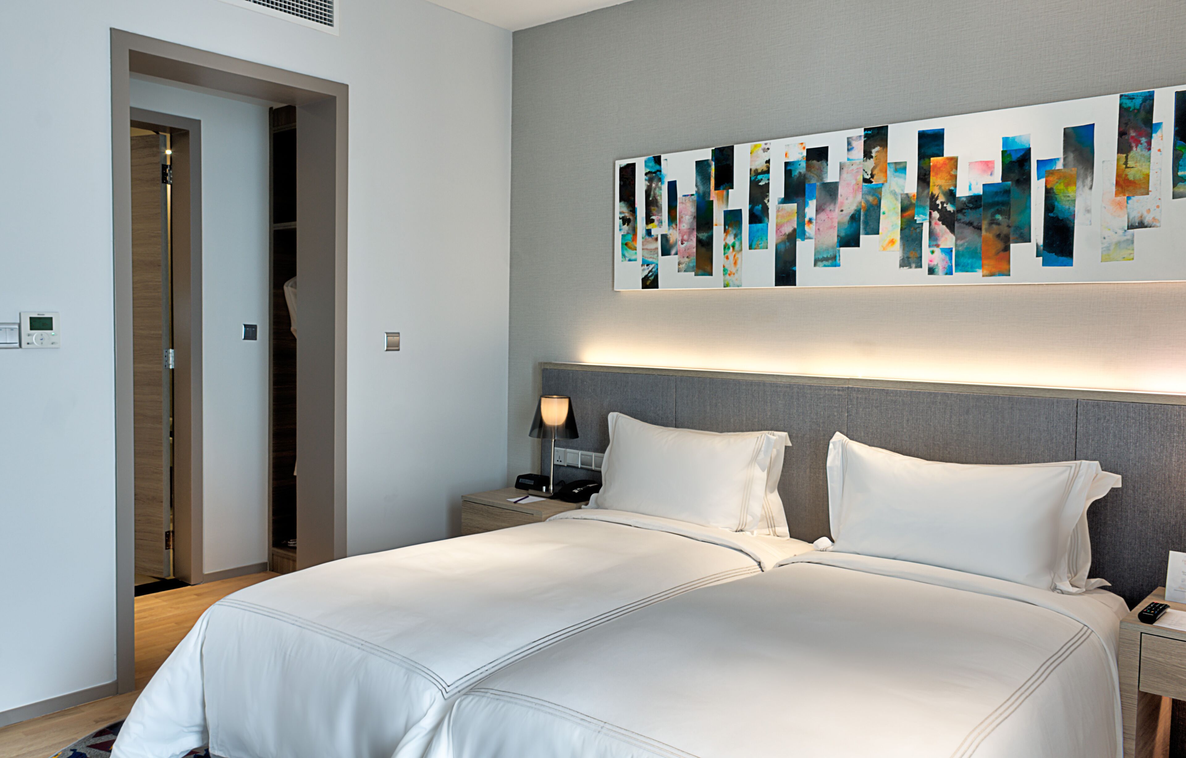 premium bedding, in-room safe, desk, laptop workspace