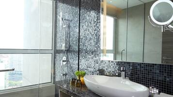 Đồ dùng nhà tắm miễn phí, máy sấy tóc, áo choàng tắm