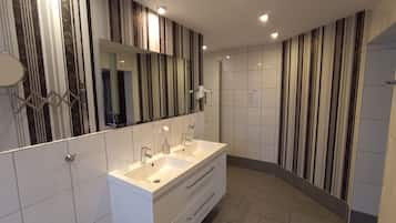 Double Room (7) | Bathroom