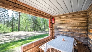 FerienhĂŒtte, eingeschrĂ€nkter Seeblick (Gerhard) | Allergikerbettwaren, individuell eingerichtet, VerdunkelungsvorhĂ€nge