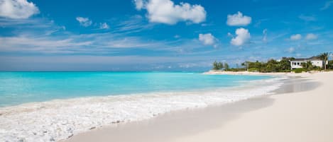 Beach nearby, sun-loungers, beach towels