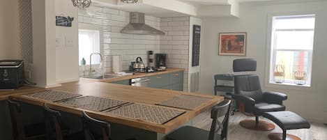 Fridge, microwave, stovetop, dishwasher