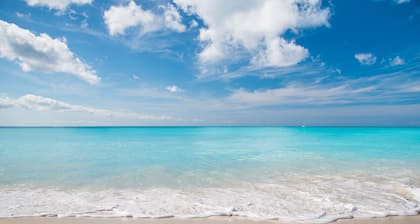 Romantic Getway Steps from the Beach