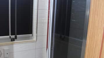 Dusche, Regendusche, kostenlose Toilettenartikel, Haartrockner