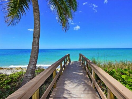 Beachfront Ground Level Suite - Everything is Modern & New