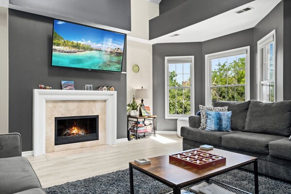 Smart TV, chimenea, reproductor de DVD y futbolito 