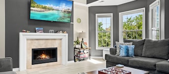 Dramatic Wrigley Loft +PRIVATE Rooftop, Center of Wrigley, Ranked GUEST FAVORITE