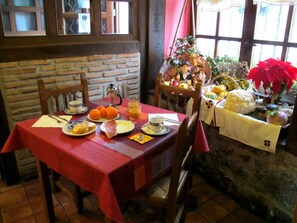 Daily continental breakfast (EUR 5 per person)