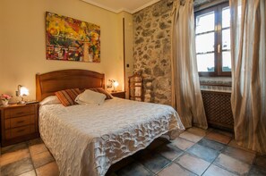 Iron/ironing board, cribs/infant beds, free WiFi, bed sheets - Hostal Rural Elosta (Lekunberri)
