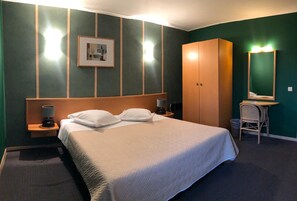 Verdunkelungsvorhänge, kostenloses WLAN, Bettwäsche