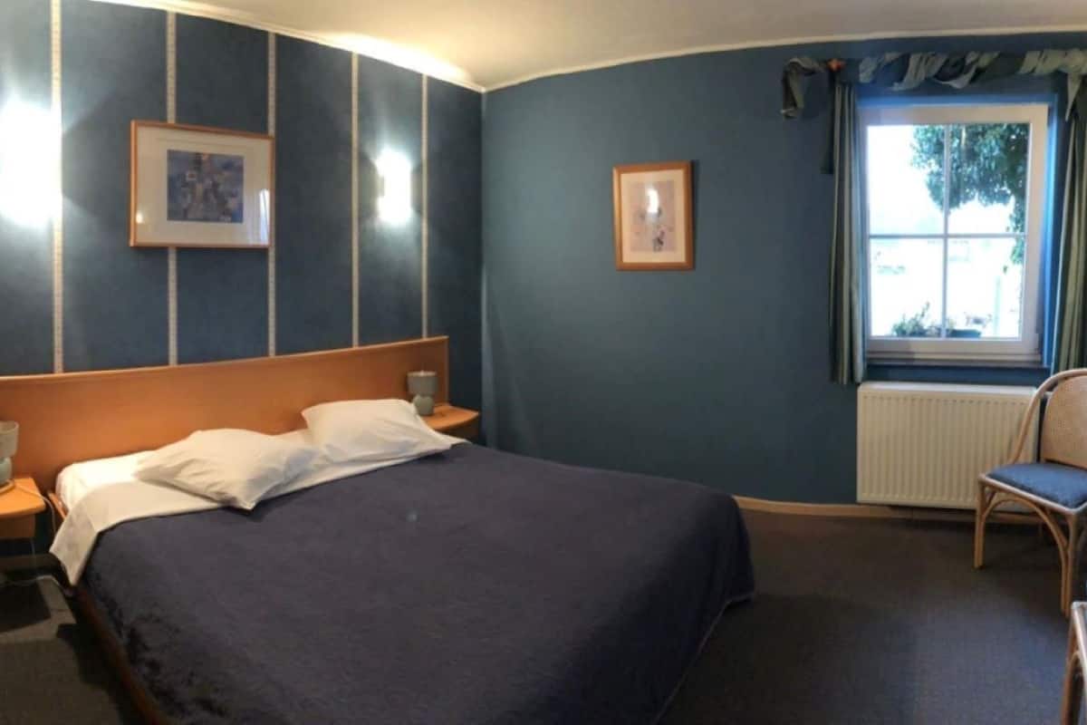 Verduisterende gordijnen, gratis wifi, beddengoed