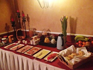 Free daily buffet breakfast - Hotel In den Hoek (Tielt-Winge)