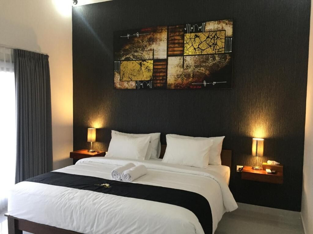 Desk, soundproofing, free WiFi, bed sheets