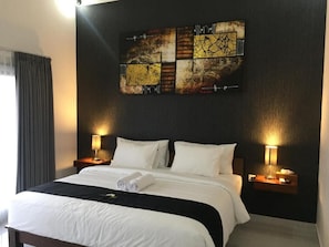 Bureau, chambres insonorisées, Wi-Fi gratuit, draps fournis