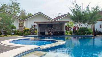 Outdoor pool, pool loungers