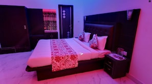 Iron/ironing board, rollaway beds, free WiFi