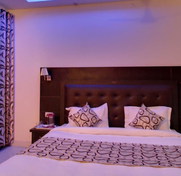 Iron/ironing board, rollaway beds, free WiFi
