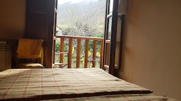 Apartament, 1 dormitori, llar de foc, vistes a la muntanya (Riesgo) | 1 dormitori, cortines opaques i planxa i posts de planxar