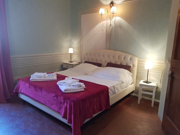 Deluxe-Zimmer, Gartenblick (Queen) | 1 Schlafzimmer, Bettwäsche aus ägyptischer Baumwolle