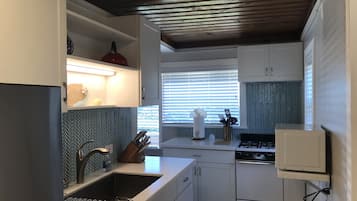 Oven, stovetop, ice maker