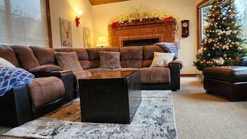 Flat-screen TV, fireplace, DVD player, books