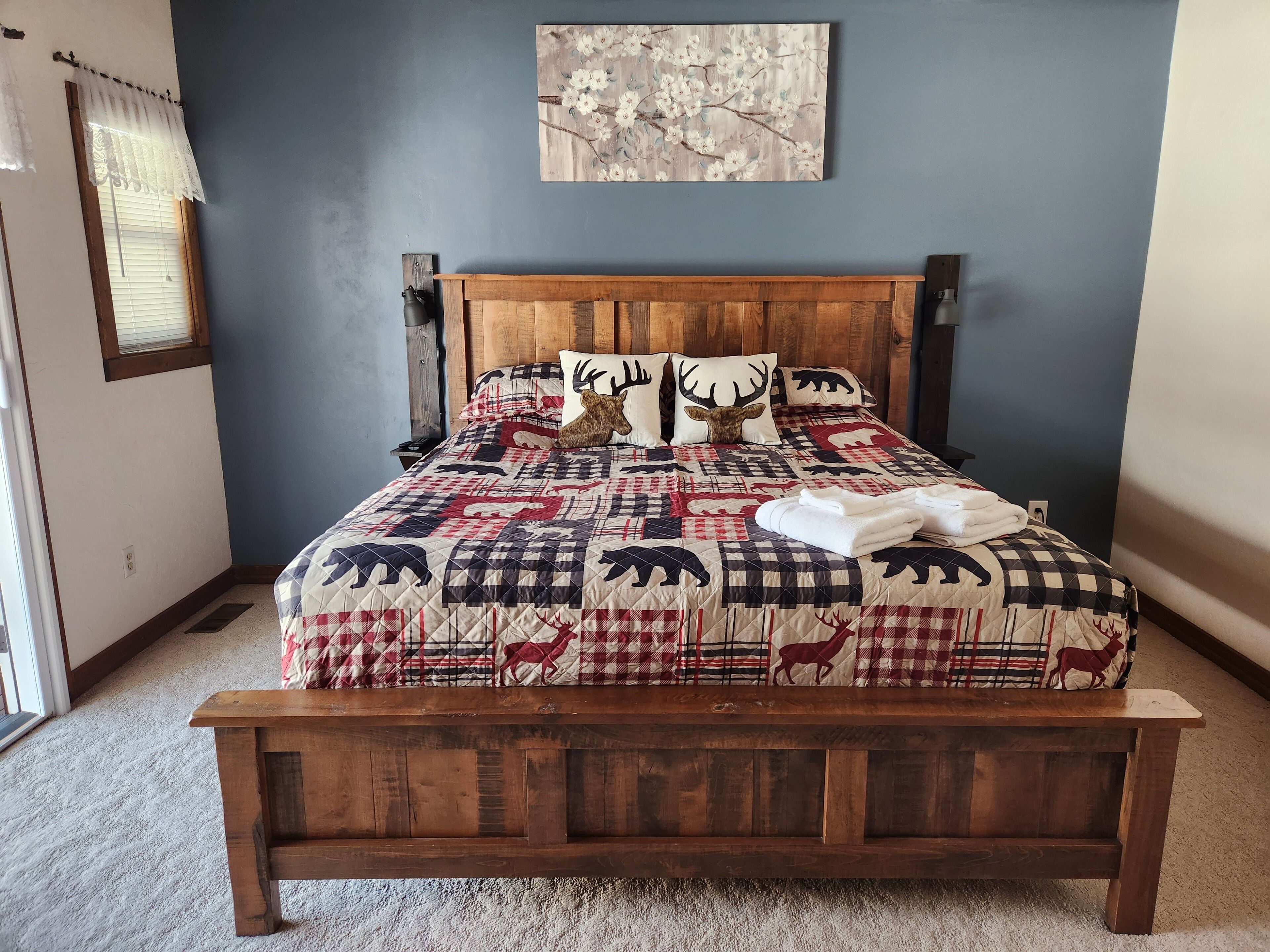 5 多间卧室、办公桌、熨斗/熨衣板、旅行婴儿床