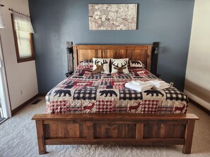 5 bedrooms, desk, iron/ironing board, travel cot