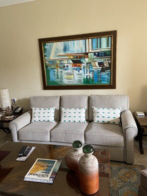 Smart TV, DVD player, stereo