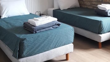 Bộ đồ giường cao cấp, màn/rèm cản sáng, bàn ủi/dụng cụ ủi quần áo