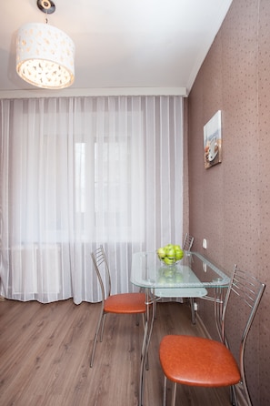 Apartment, 1 Double Bed with Sofa bed, Non Smoking | In-room dining