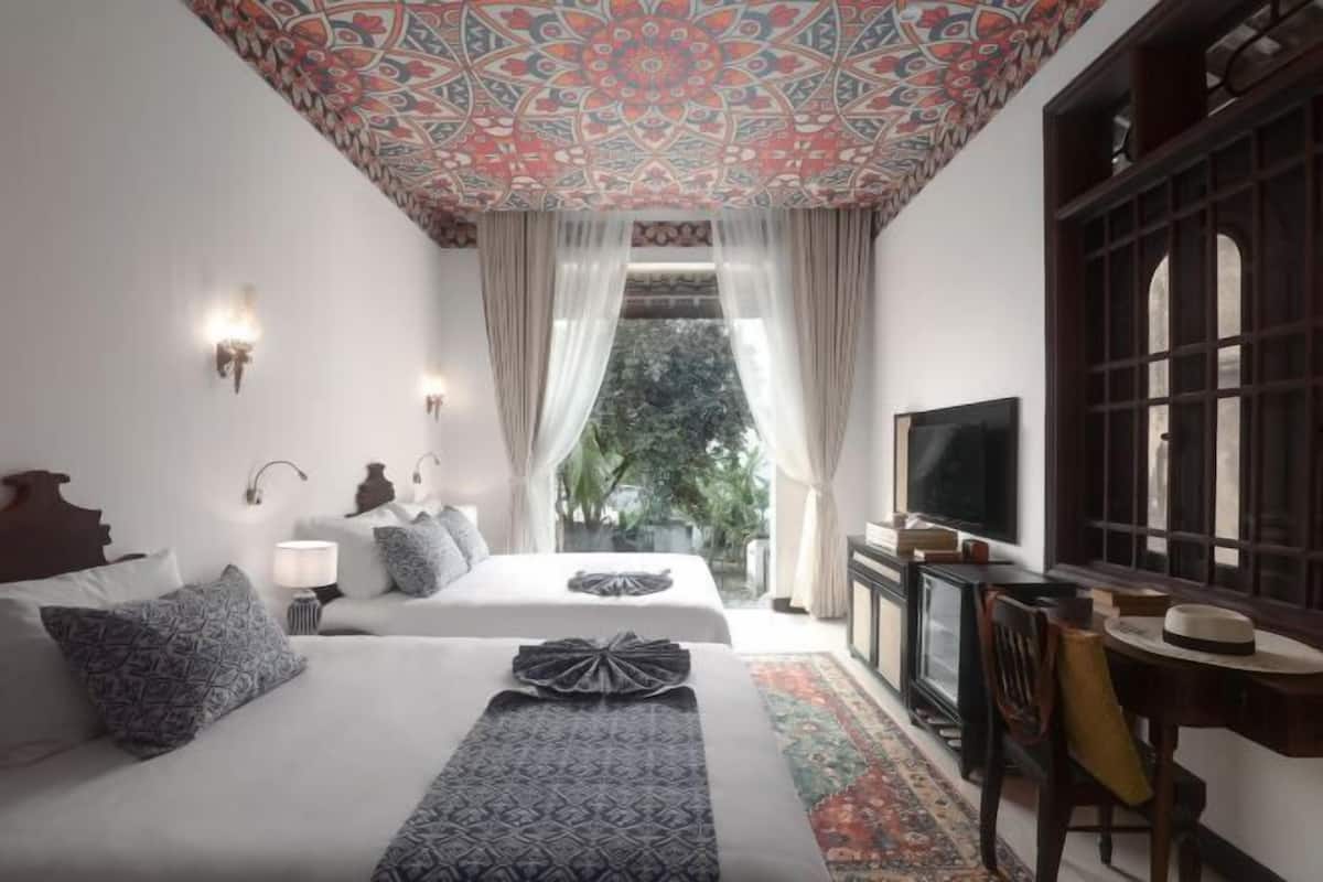 1 bedroom, premium bedding, minibar, in-room safe