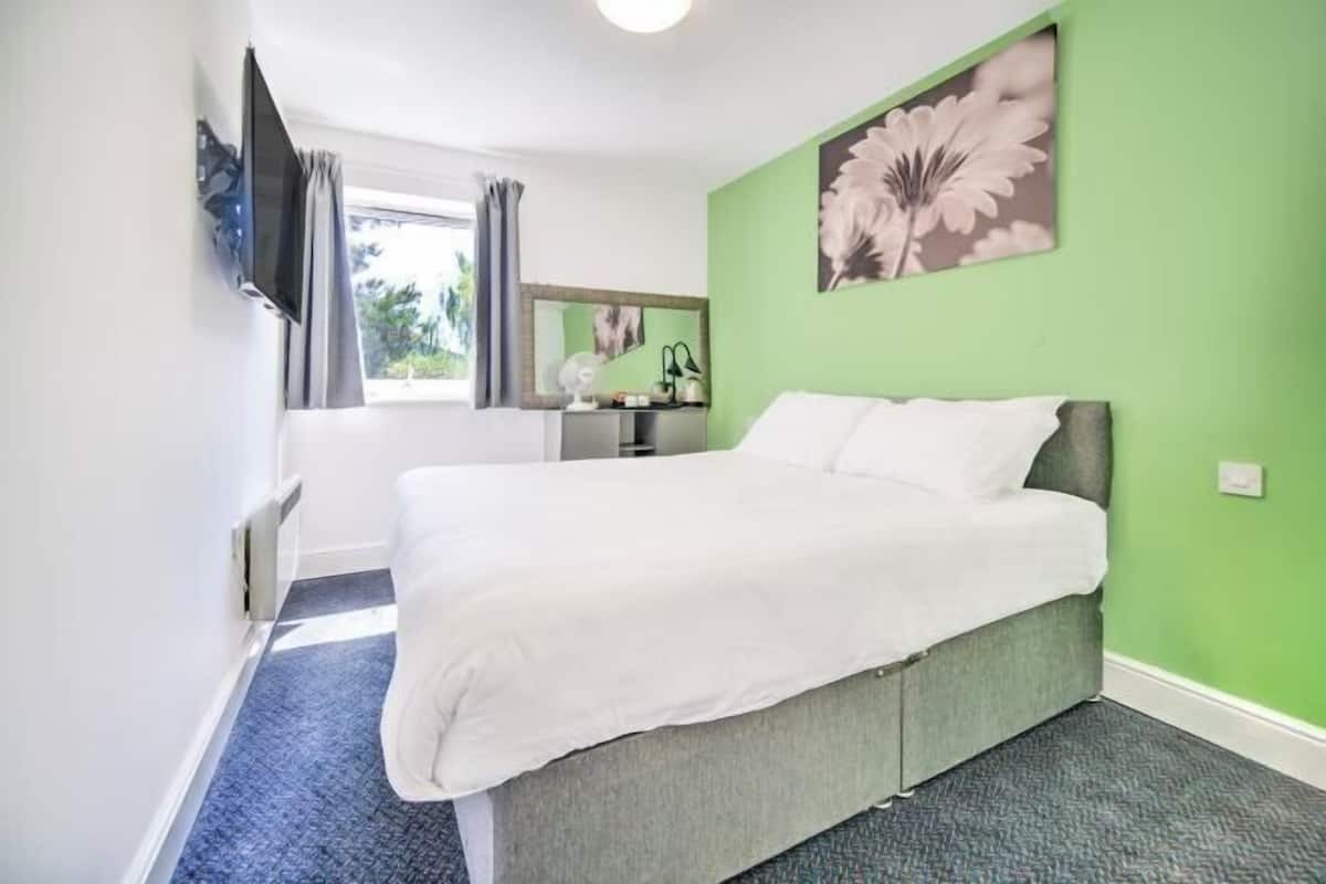 20 bedrooms, individually decorated, individually furnished
