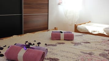 Apartment, Sea View | Soundproofing, iron/ironing board, free cots/infant beds, free WiFi