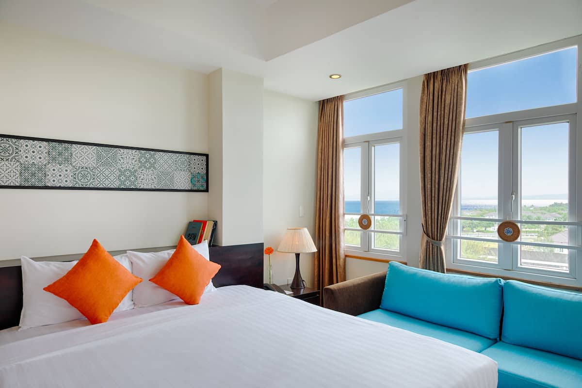 Studio, 1 King Bed, Ocean View | Beach/ocean view