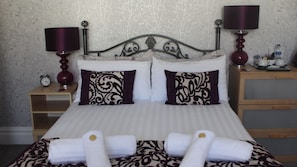 Deluxe Quadruple Room, Ensuite - The Heidi Bed & Breakfast (Southport)