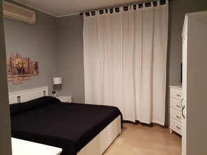 Comfort Room | Desk, blackout drapes, free cribs/infant beds, rollaway beds - B&B Il Passo del Mercante (Cittanova)