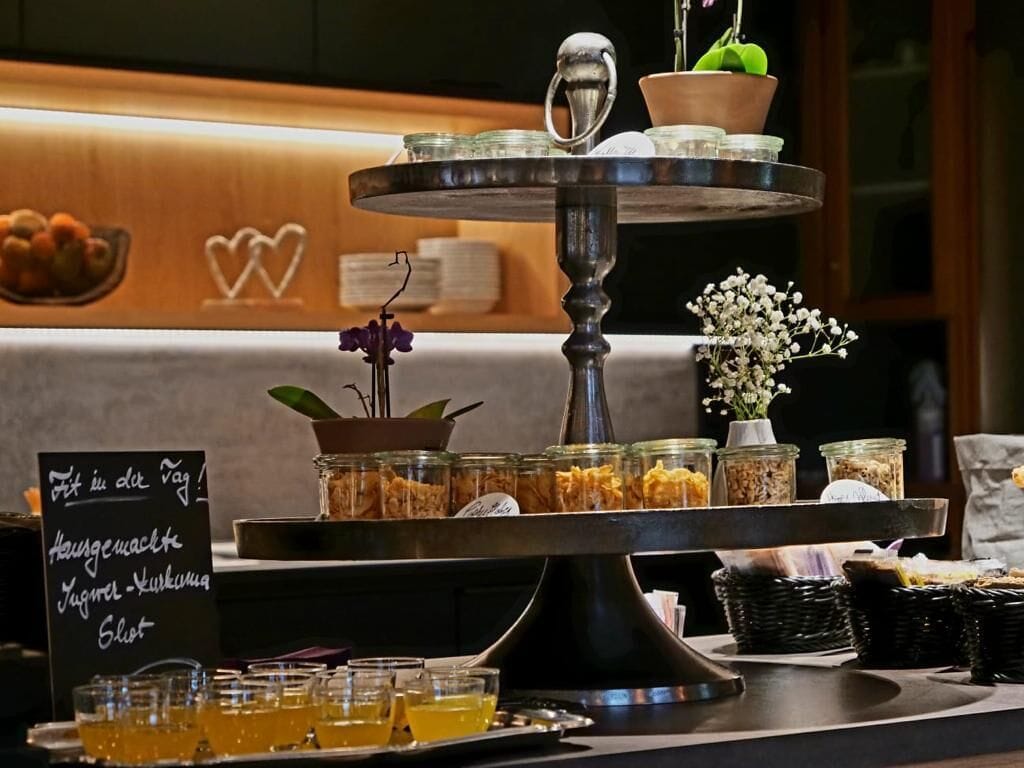 含每日吃到飽早餐