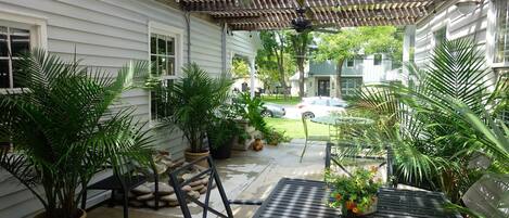 تناول الطعام بالخارج