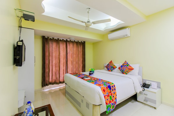 Phòng Deluxe, 1 giường đôi, không hút thuốc | Bộ đồ giường cao cấp, bàn, giường gấp/giường phụ (phụ phí)