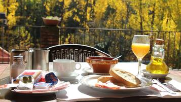 Standard Quadruple Room | 1 bedroom, bed sheets, wheelchair access