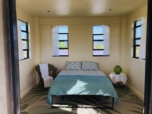 1 bedroom, bed sheets