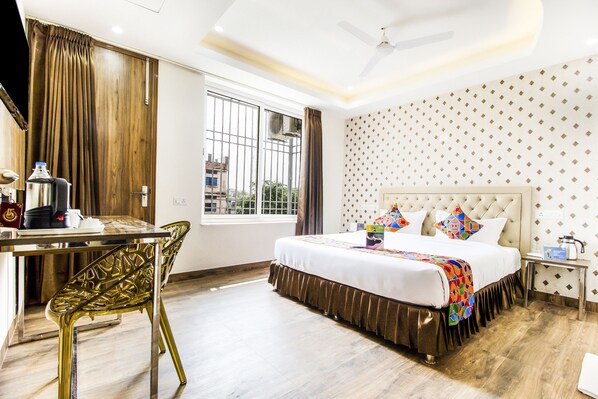 Premium bedding, in-room safe, desk, free WiFi